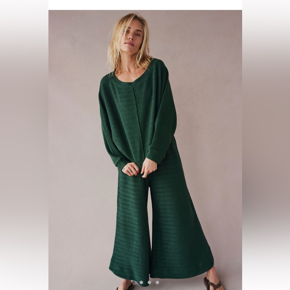 Free People Trina Set
Color is Navy Blue
Worn Once